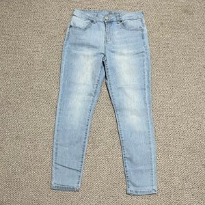 Light wash, high rise jagging‘s